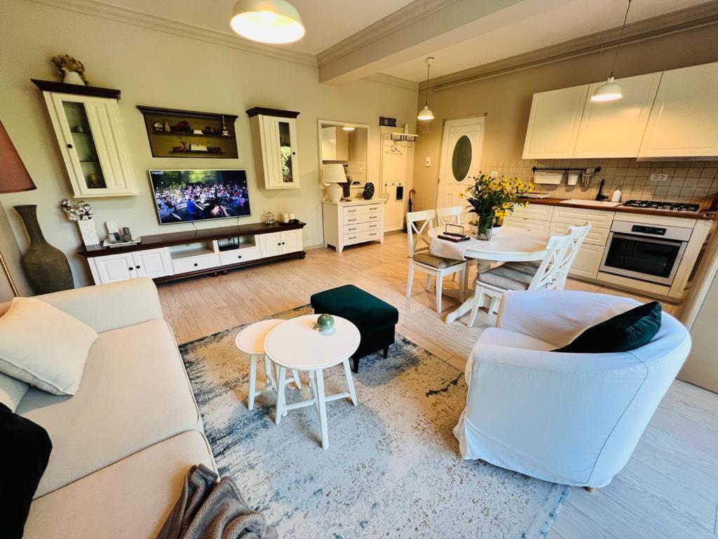 Mvs Apartment Giroc エクステリア 写真